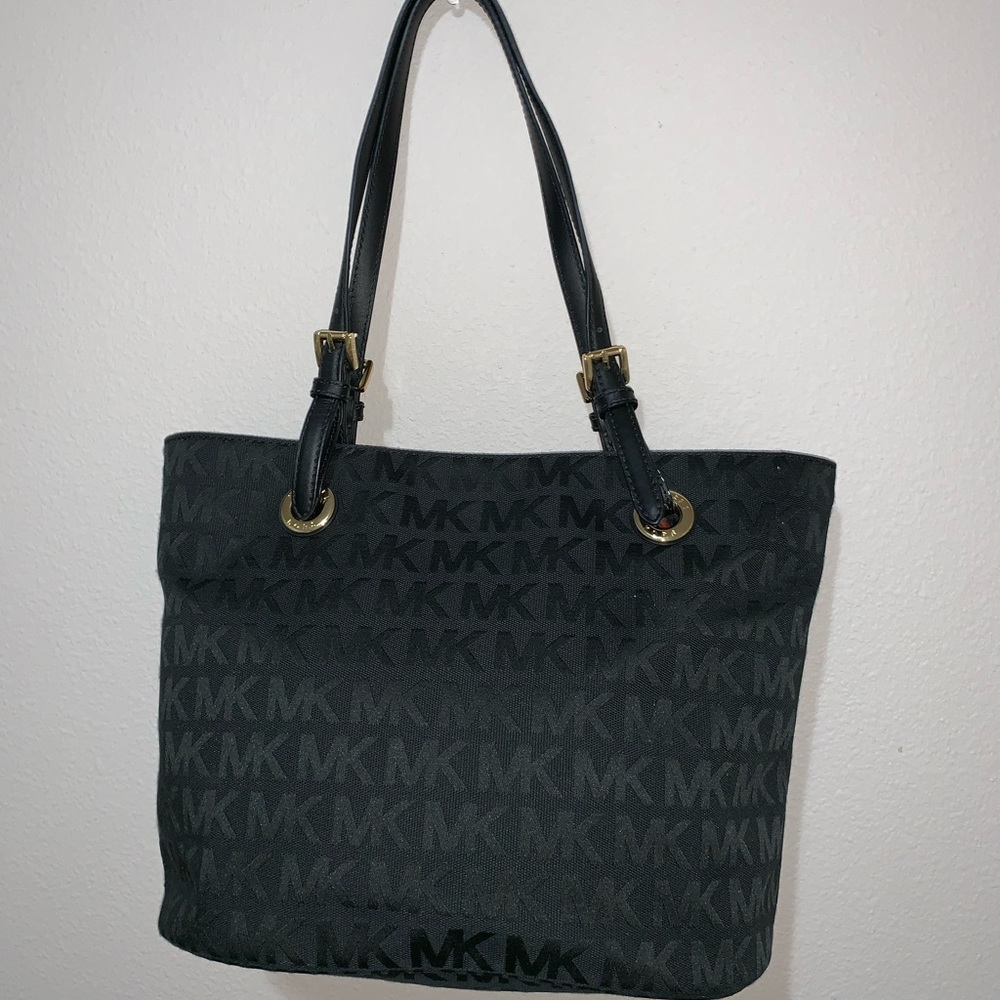 Black Micheal Kors Purse